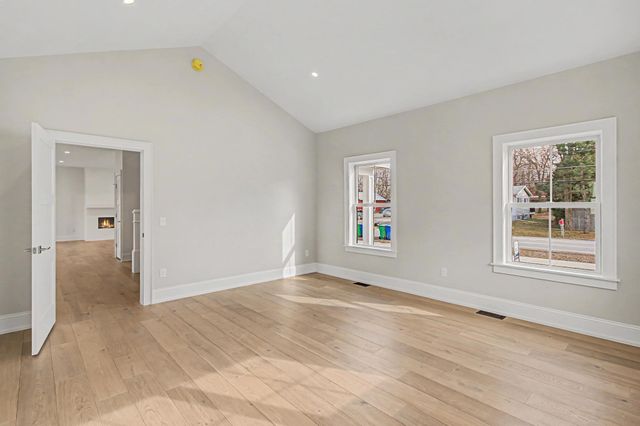 897 Falls Road, Shelburne, VT 05482