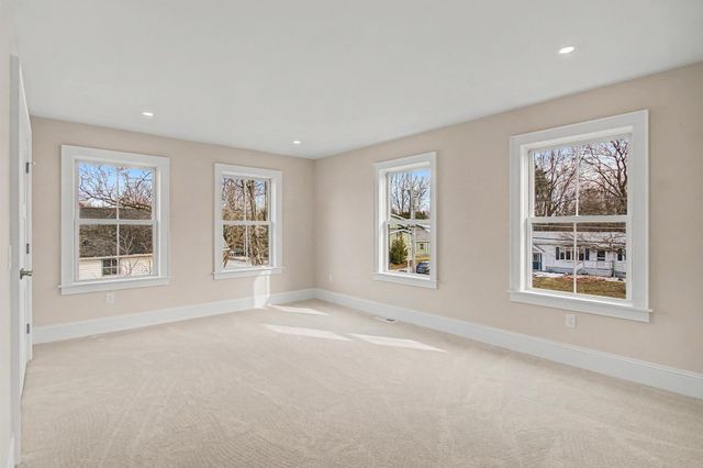 897 Falls Road, Shelburne, VT 05482