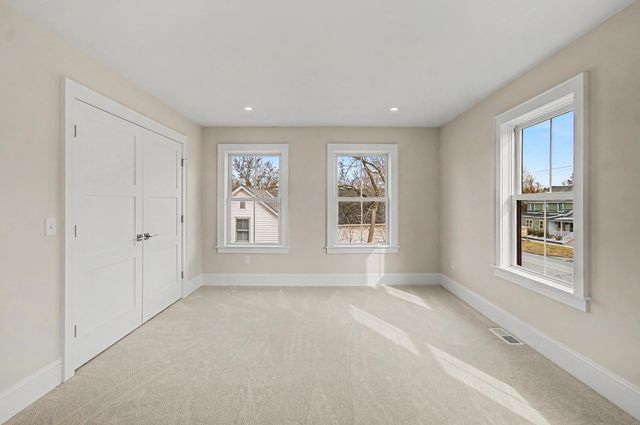 897 Falls Road, Shelburne, VT 05482