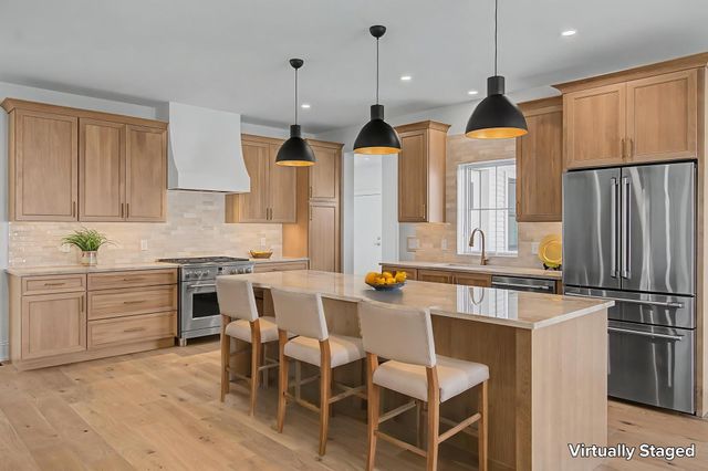 897 Falls Road, Shelburne, VT 05482