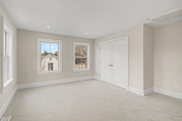 897 Falls Road, Shelburne, VT 05482