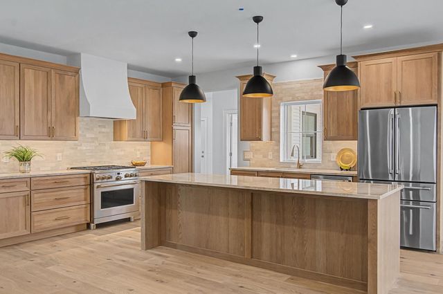 897 Falls Road, Shelburne, VT 05482