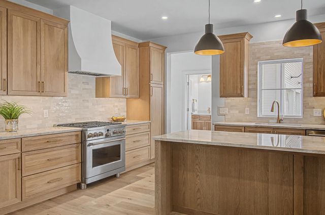 897 Falls Road, Shelburne, VT 05482