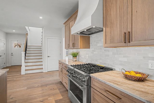 897 Falls Road, Shelburne, VT 05482