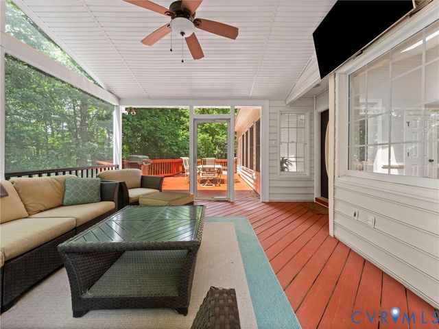 15724 Fire Light Pl, Moseley, VA 23120