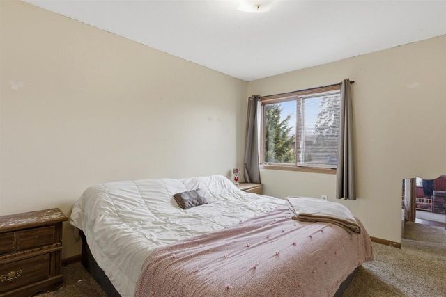 735 E FATHOM PLACE, Sturgeon Bay, WI 54235