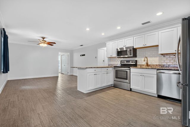 140 W 8th Avenue, Gulf Shores, AL 36542