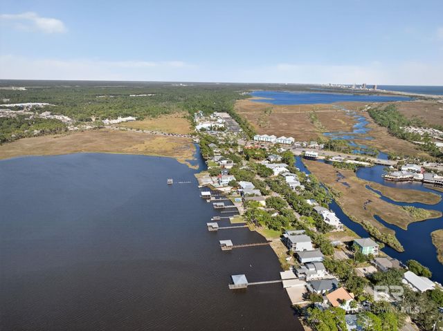 140 W 8th Avenue, Gulf Shores, AL 36542