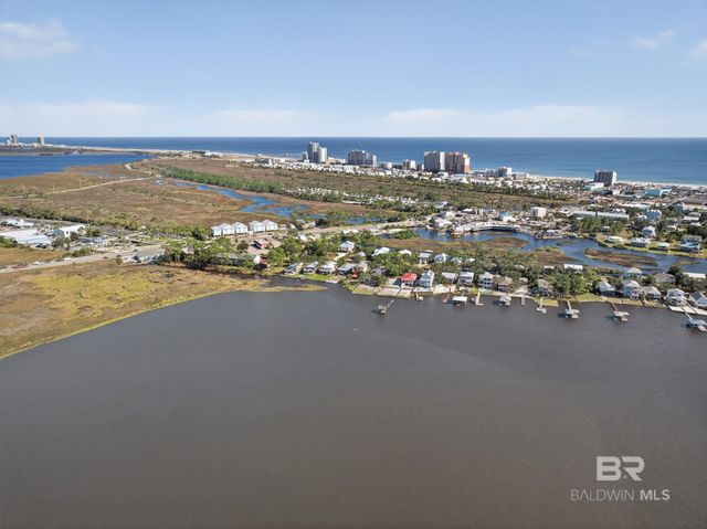 140 W 8th Avenue, Gulf Shores, AL 36542