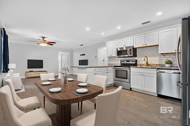 140 W 8th Avenue, Gulf Shores, AL 36542