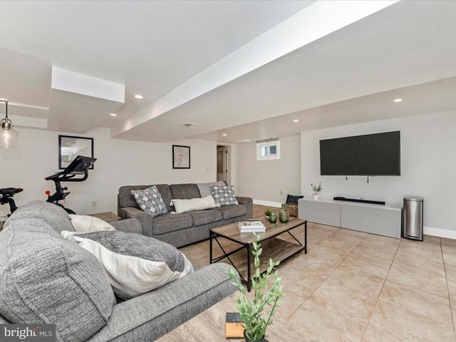 3016 THAYER ST NE, Washington, DC 20018