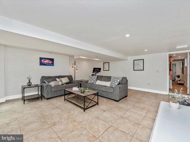 3016 THAYER ST NE, Washington, DC 20018