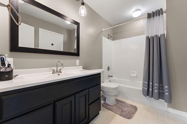 1047 State Street, Hobart, IN 46342