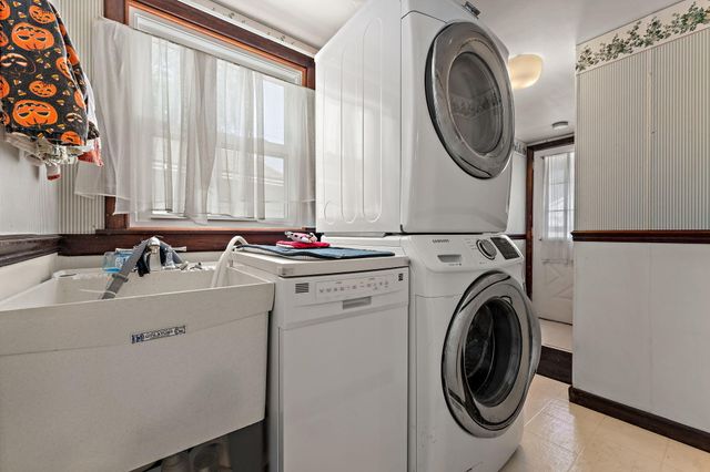 1047 State Street, Hobart, IN 46342