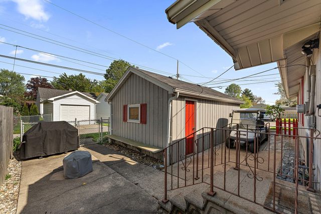 1047 State Street, Hobart, IN 46342