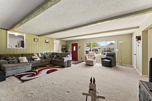 1047 State Street, Hobart, IN 46342