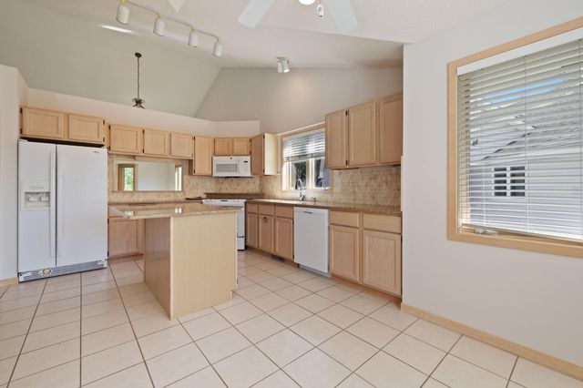 7043 Oak Pointe Curve, Bloomington, MN 55438