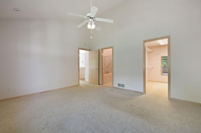 7043 Oak Pointe Curve, Bloomington, MN 55438