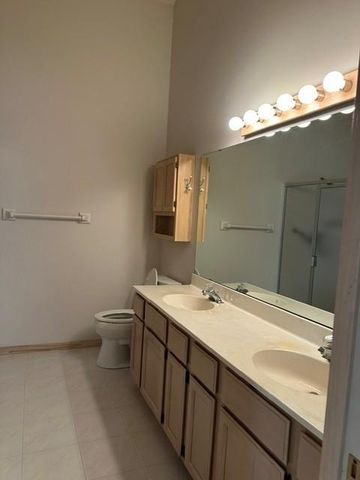 7043 Oak Pointe Curve, Bloomington, MN 55438