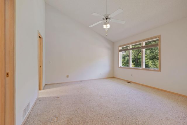 7043 Oak Pointe Curve, Bloomington, MN 55438