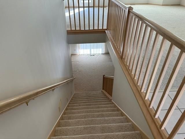 7043 Oak Pointe Curve, Bloomington, MN 55438