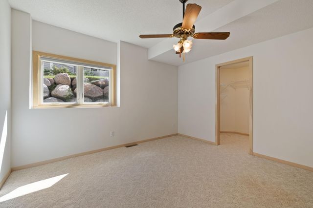 7043 Oak Pointe Curve, Bloomington, MN 55438
