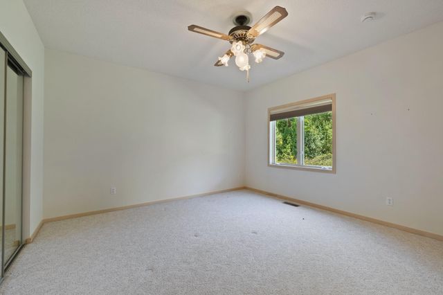 7043 Oak Pointe Curve, Bloomington, MN 55438