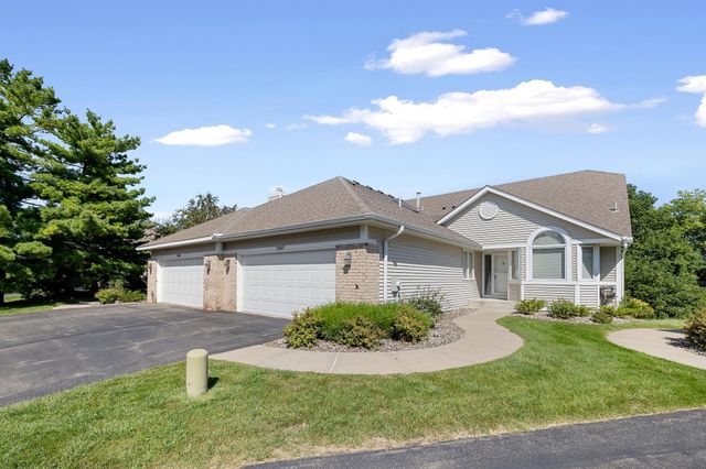 7043 Oak Pointe Curve, Bloomington, MN 55438