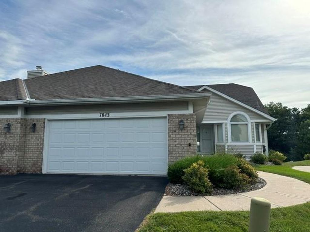 7043 Oak Pointe Curve, Bloomington, MN 55438 — exterior