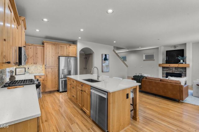 1713 NW Precision Lane, Bend, OR 97703
