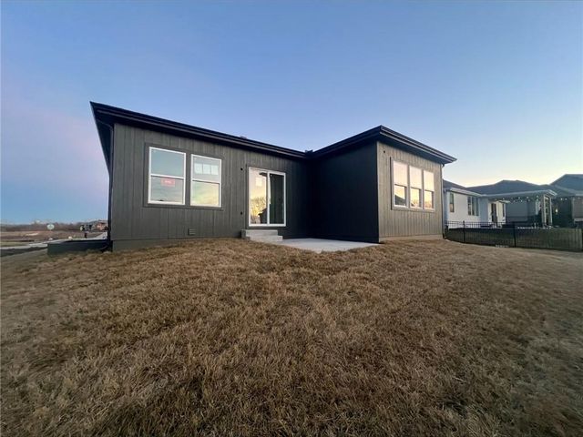 19622 Barstow Street, Spring Hill, KS 66083