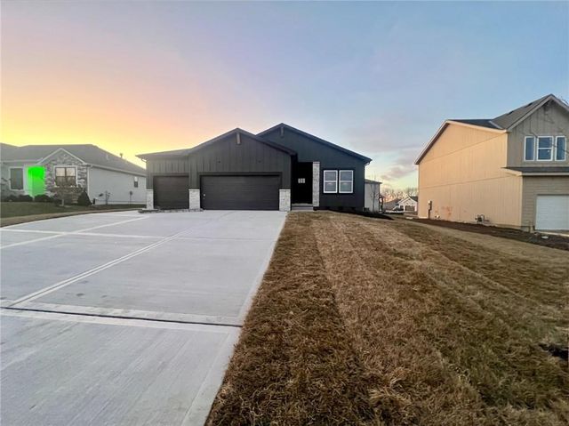 19622 Barstow Street, Spring Hill, KS 66083