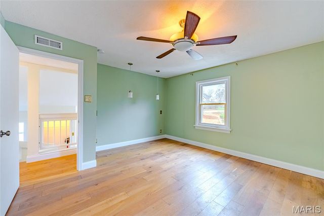 452 Iris Lane, Kirkwood, MO 63122