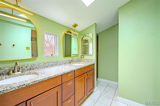 452 Iris Lane, Kirkwood, MO 63122