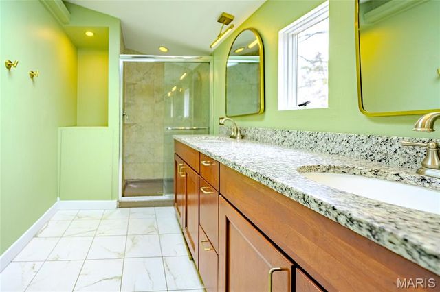 452 Iris Lane, Kirkwood, MO 63122