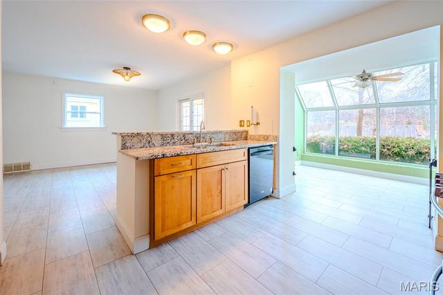 452 Iris Lane, Kirkwood, MO 63122