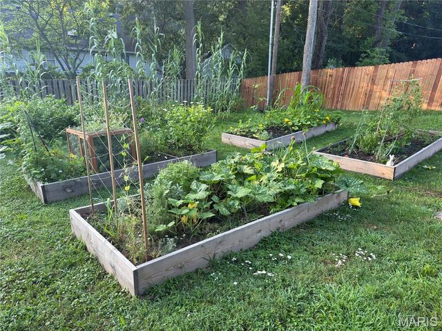 452 Iris Lane, Kirkwood, MO 63122