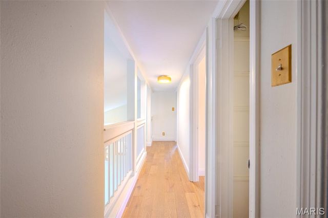 452 Iris Lane, Kirkwood, MO 63122