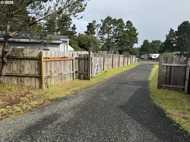 1714 COOSAH Ct, Florence, OR 97439