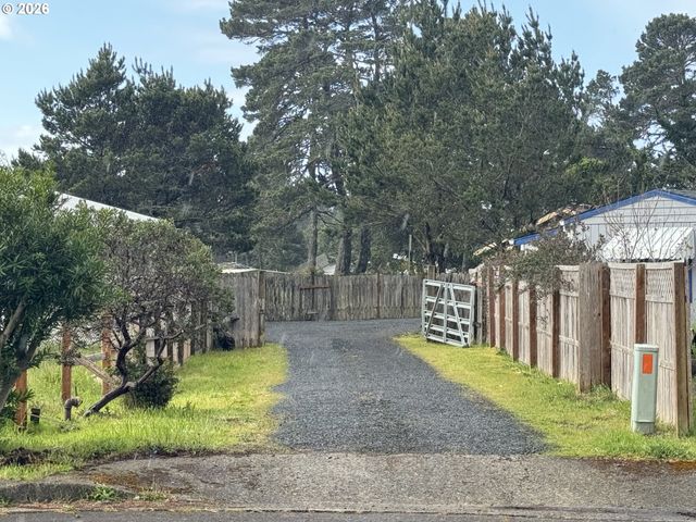 1714 COOSAH Ct, Florence, OR 97439