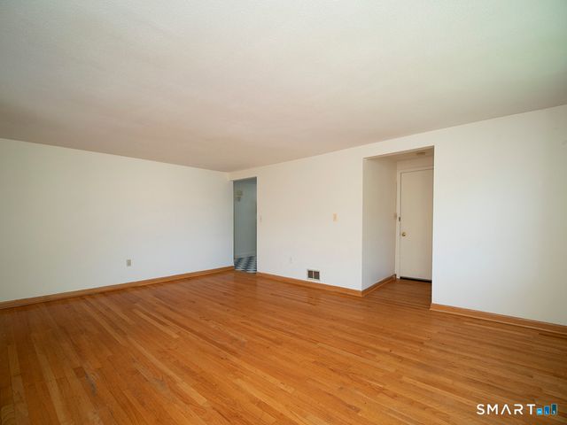 38 Landin Street 2nd Floor, Woodbridge, CT 06525