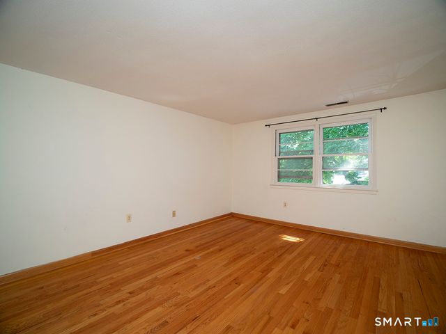 38 Landin Street 2nd Floor, Woodbridge, CT 06525