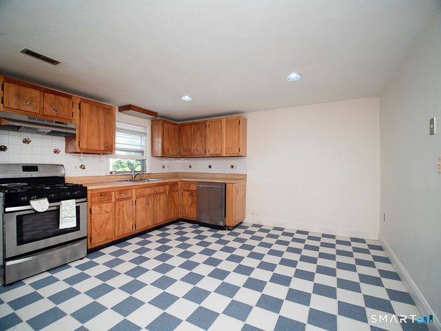 38 Landin Street 2nd Floor, Woodbridge, CT 06525