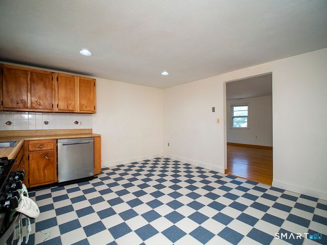 38 Landin Street 2nd Floor, Woodbridge, CT 06525