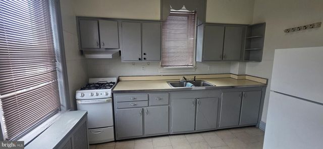 130 E ALLEGHENY AVE, Philadelphia, PA 19134