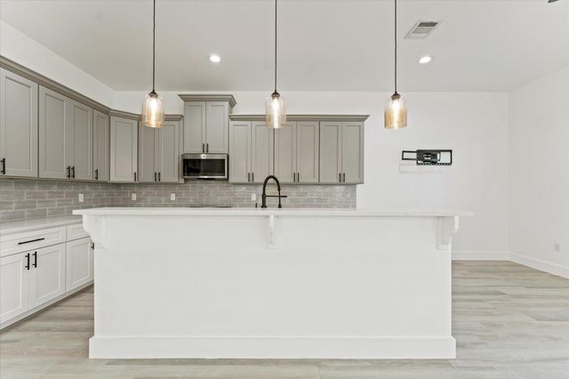 727 E 37th Street, Houston, TX 77022