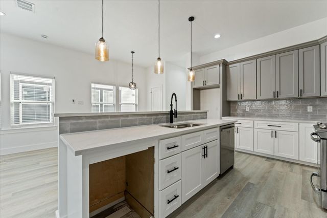 727 E 37th Street, Houston, TX 77022