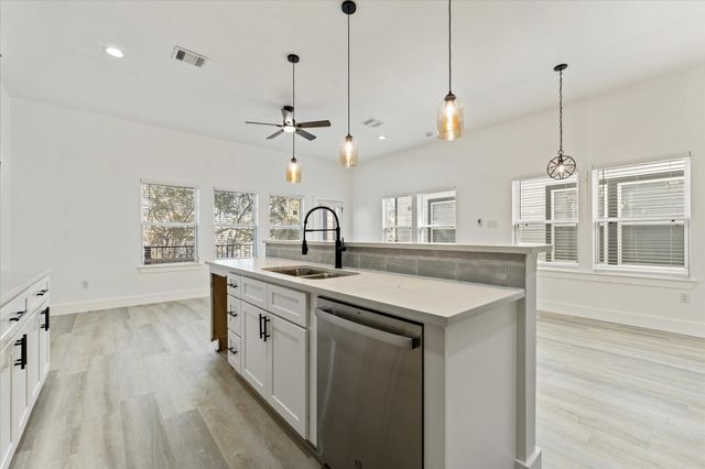 727 E 37th Street, Houston, TX 77022