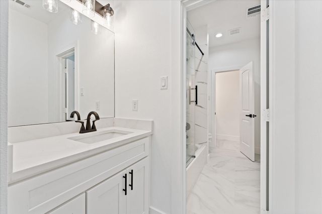 727 E 37th Street, Houston, TX 77022