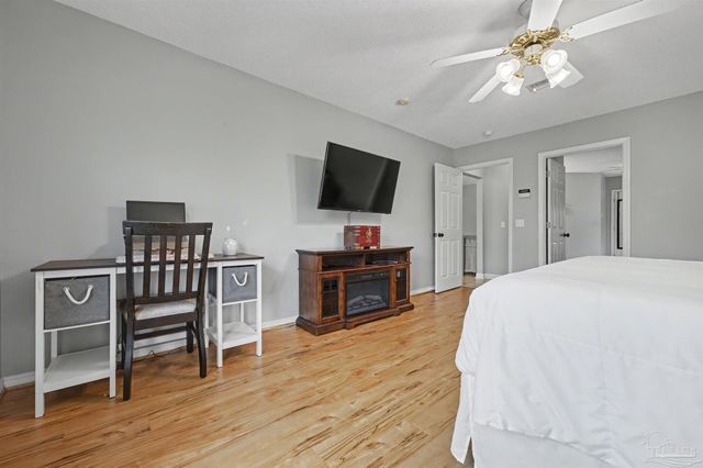 1307 Mazurek Blvd, Pensacola, FL 32514